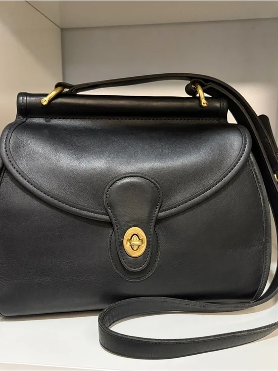 Vintage Coach Logan Bag (#9907) Black Leather Crossbody with Brass Turnlock - Picture 5 of 15